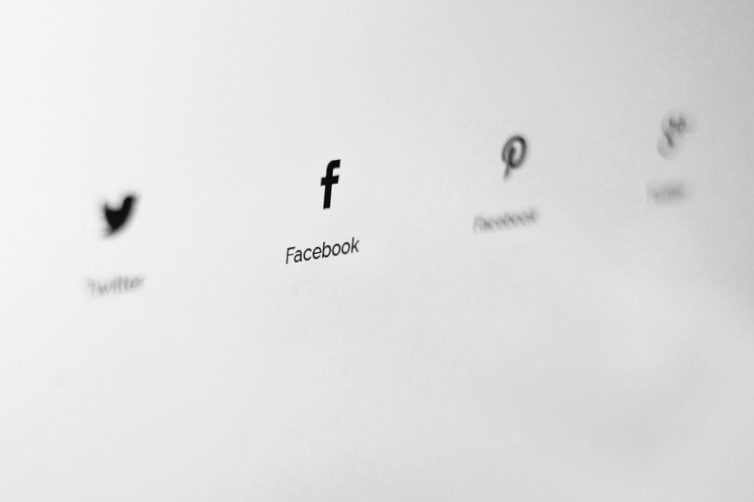 Dampak Media Sosial di Kehidupan Sehari Hari